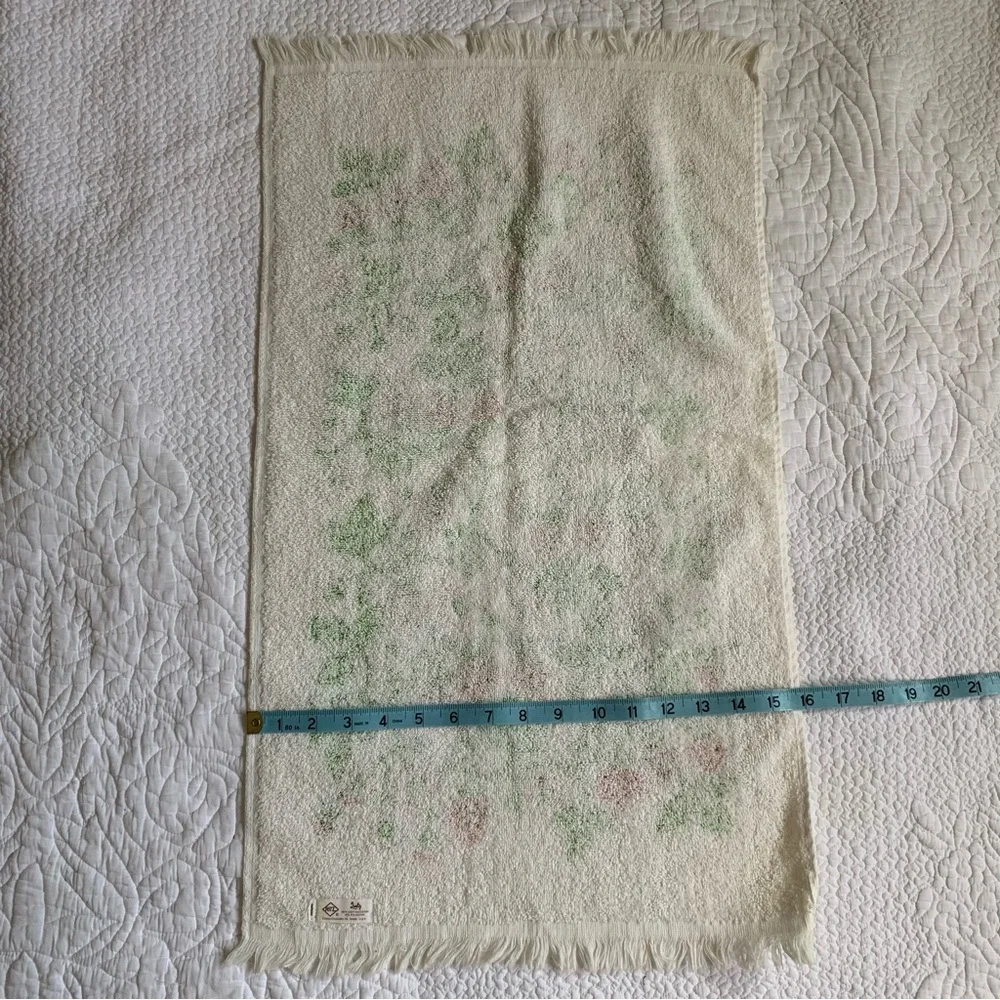 Vintage 70s strawberry vine white and red green hand towel